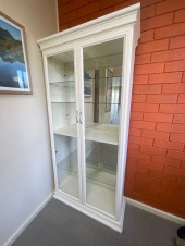 glass storing cabinet 