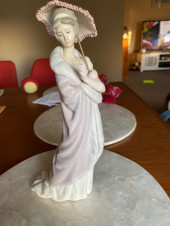 lladro Milanese lady woth parasol